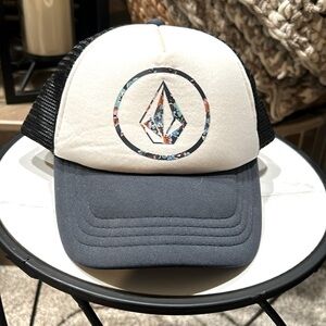 Girls Volcom trucker hat